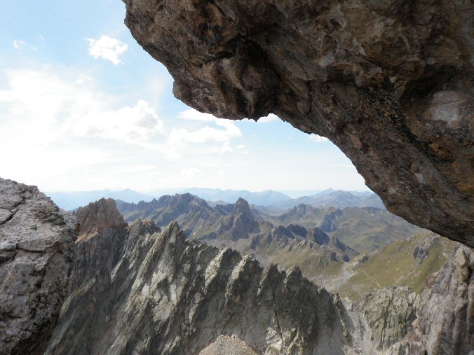 Aiguille de la Nova 038.jpg - La Pierra Menta juste sous le bloc